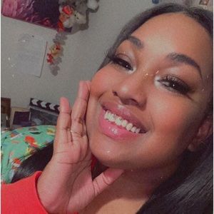 Meet your Posher, Chanel